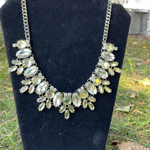 Elegant necklace just $20 - Picture 4 of 4